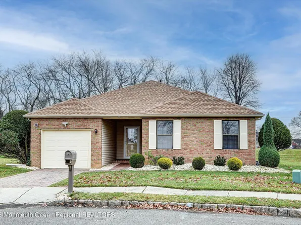7 Amberly Court, Marlboro, NJ 07746