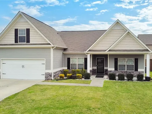 300 Heritage Dr, Calhoun, GA 30701