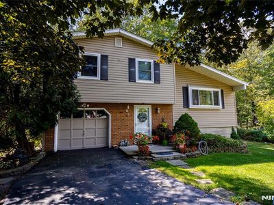 3 Quail Ct, Highland Lakes, NJ, 07422