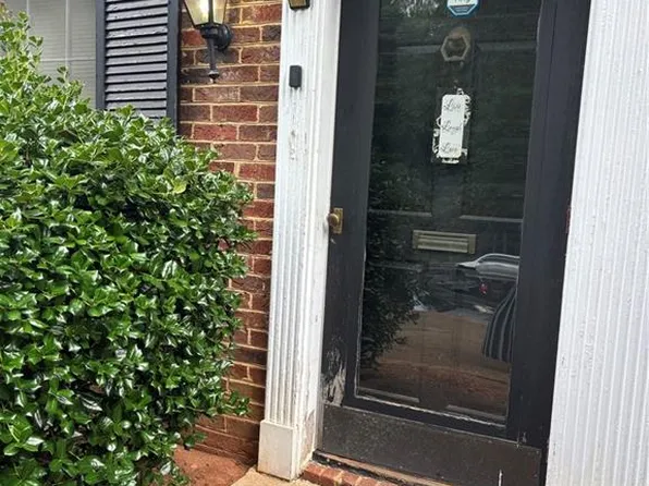 2811 E Bleeker Sq #E, Winston Salem, NC 27106