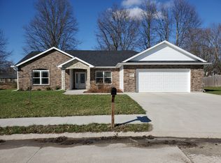 814 S Central St, Centralia, MO 65240