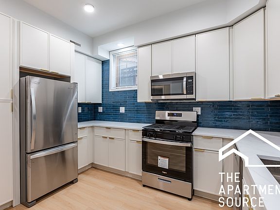 2nd image of 533 W Wrightwood Ave #1
