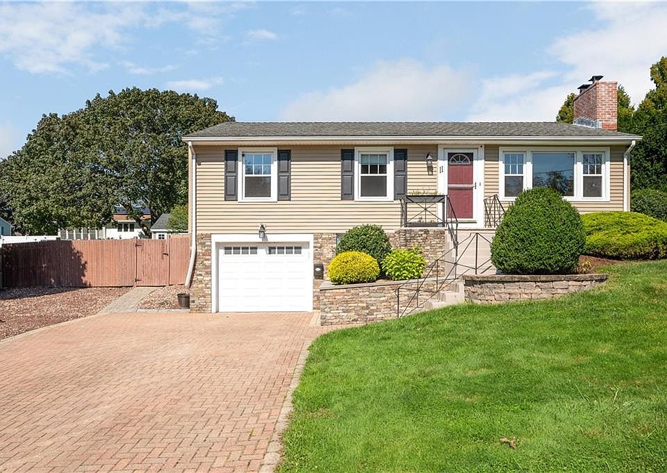 1st image of 11 Vista Dr