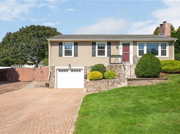 11 Vista Dr, Cumberland, RI 02864