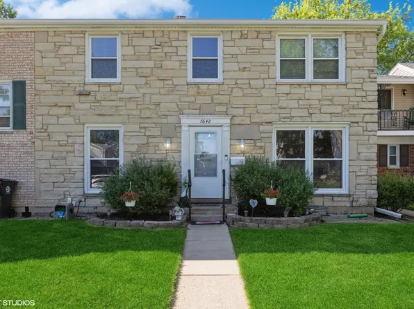 7642 Manchester Mnr, Hanover Park, IL 60133