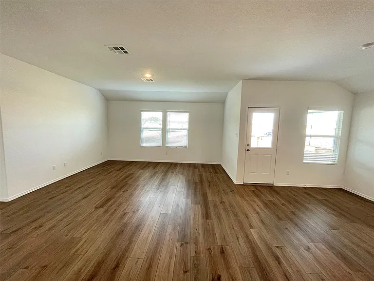 337 Jeffers — Photo 11
