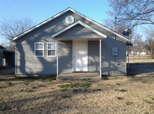 1317 2nd St, Oswego, KS 67356