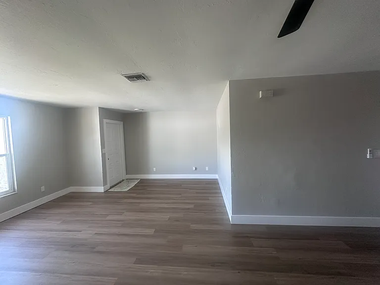 19058 Miami Blvd — Photo 3