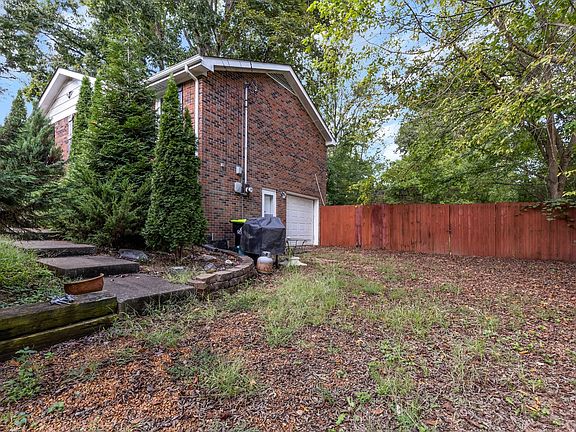3rd image of 637 Linda Ln