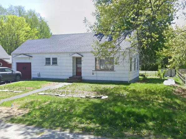 37 Western Avenue, Fairfield, ME 04937