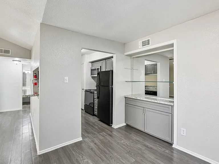 11-web-or-mls-Briar Forest Dr-S1303-011