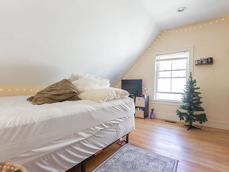 27 Lothrop St #2 — Photo 8