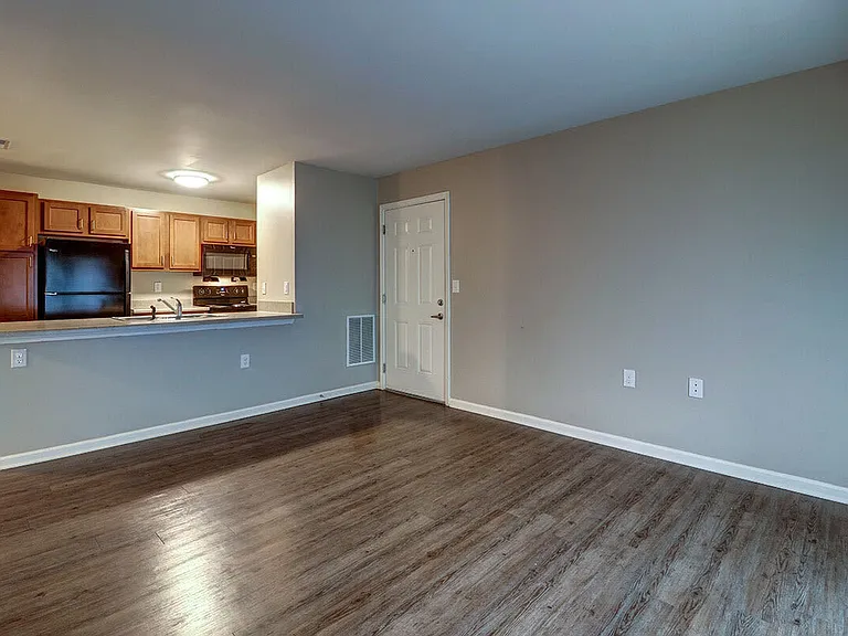 105 Beech St — Photo 38