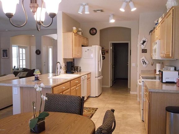 4th image of 3046 E Palm Beach Dr