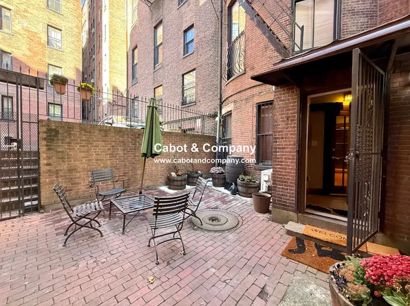 326 Dartmouth St, Boston, MA 02116
