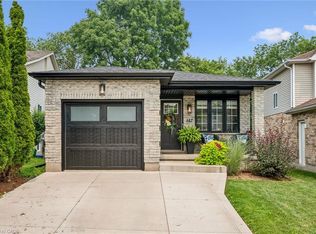 142 Marl Meadow Dr, Kitchener, ON N2R1L3