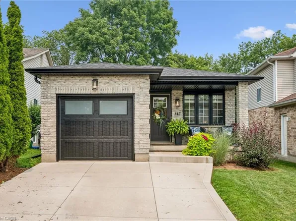 142 Marl Meadow Dr, Kitchener, ON N2R 1L3