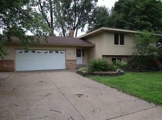 858 Manor Dr NE, Minneapolis, MN 55432