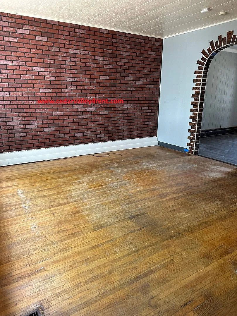 2 Bedroom, 1 Bathroom Townhouse for Rent- 434 Oaklawn — Photo 3