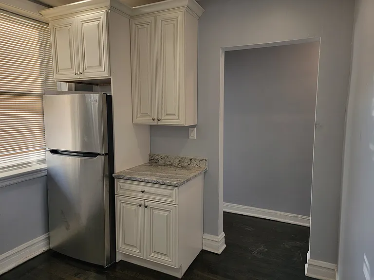 1748 W Albion Ave — Photo 2