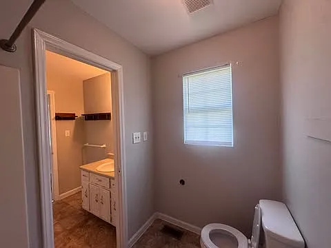 720 Thorne Rd — Photo 12