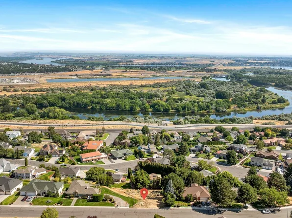 260 Rockwood Dr, Richland, WA 99352