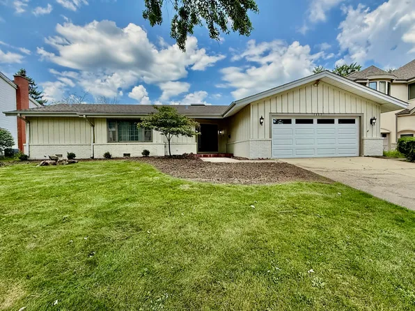 1117 Summit Hills Ln, Naperville, IL 60563