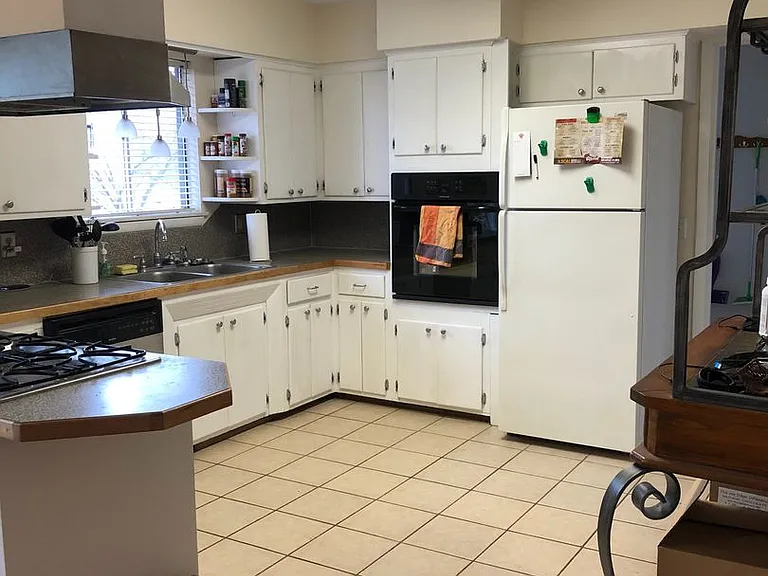 2818 S Stewart Ave — Photo 13
