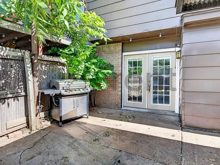 2207 Montclair Dr — Photo 17
