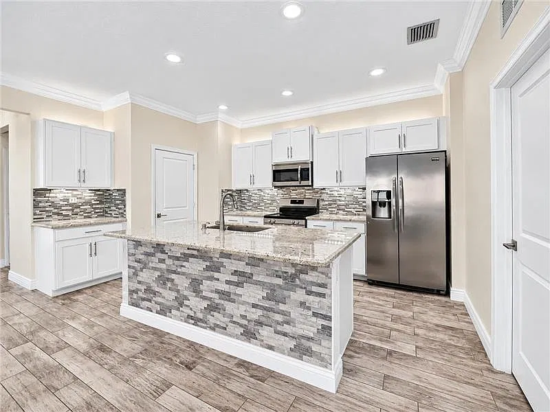4 bed, $4,250 — Photo 3