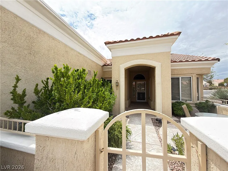 10433 Snyder Ave — Photo 2