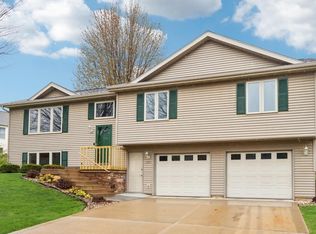 505 Perimeter Rd, Mount Horeb, WI 53572