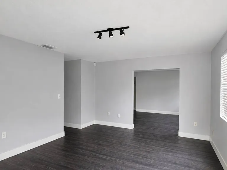3216 SW 23rd Ter #3216 — Photo 4