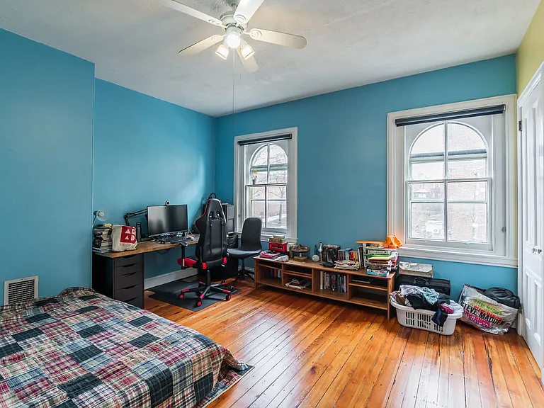 206 S 43rd St — Photo 34