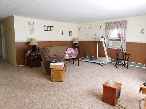 4th image of 209 E Branson St