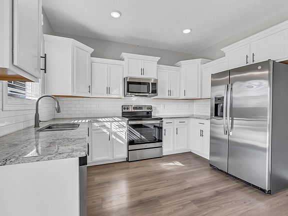 4th image of 628 Creighton Ct