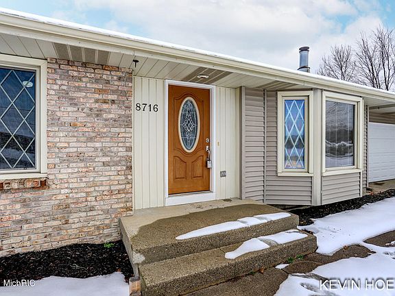 4th image of 8716 Cottonwood Dr