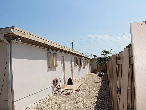 5th image of 223 SW 5th Ct #1-4