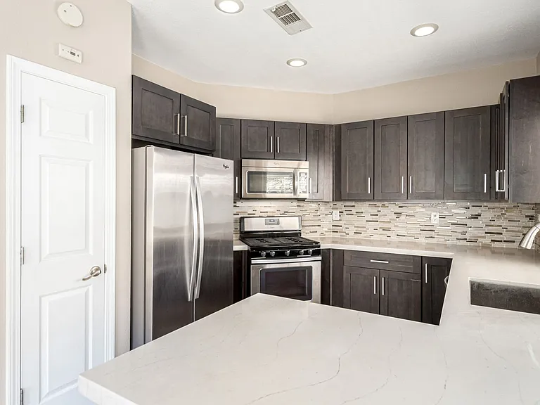 5856 Golden Wing St — Photo 11