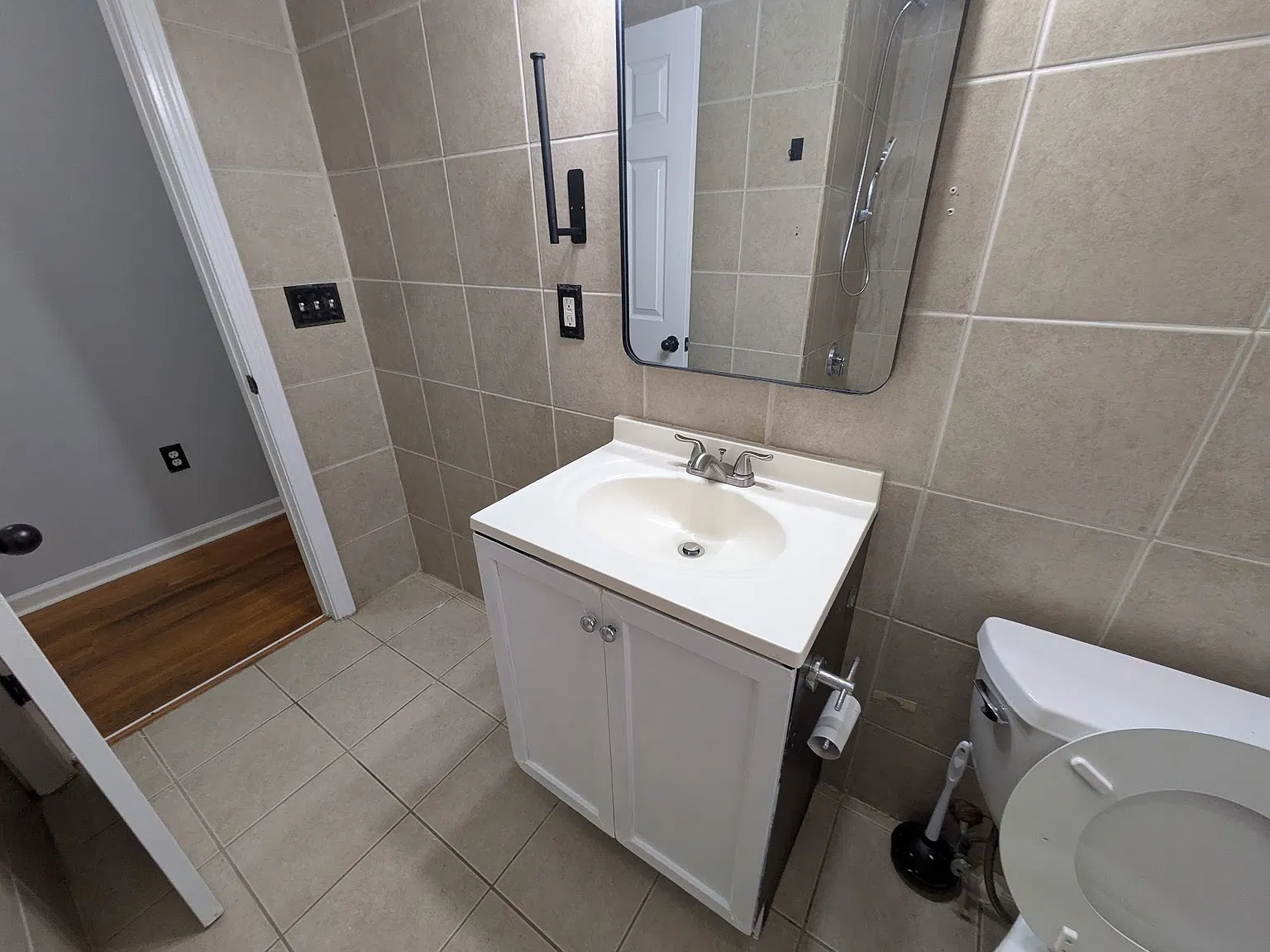 3 bed, 1100 sqft, $1,800 — Photo 4