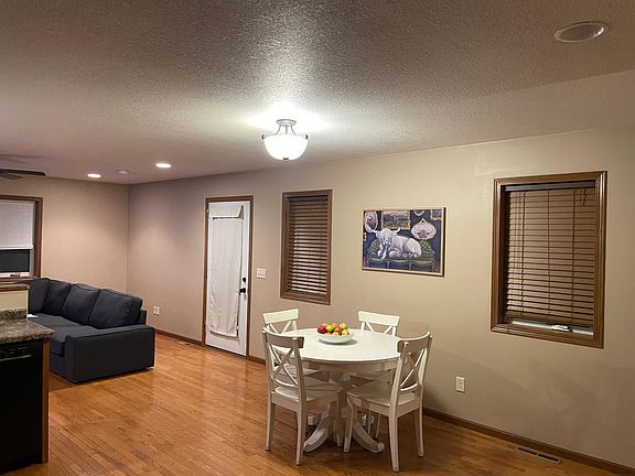 3rd image of 106 Valley Ln