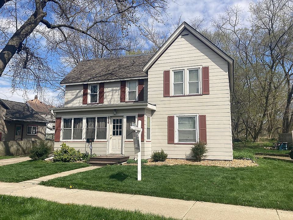 1st image of 624 E South St