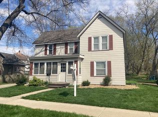 624 E South St, Stoughton, WI 53589