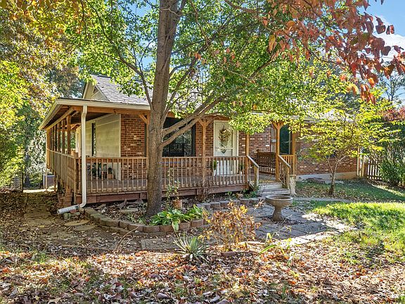 2nd image of 527 Ginkgo Dr