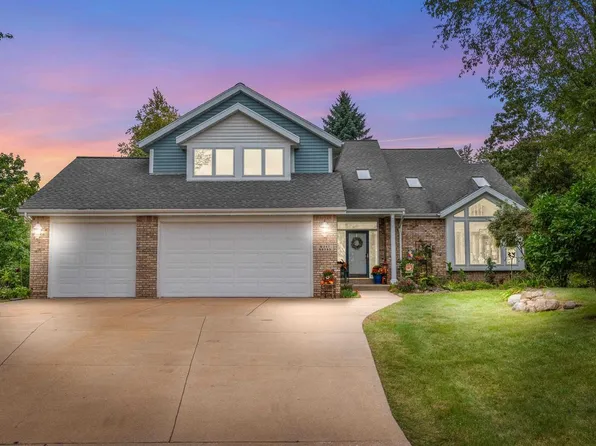 W247S6795 Sugar Maple Drive, Waukesha, WI 53189