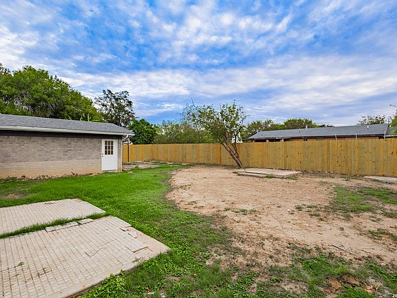 4th image of 2440 EDNA  Dr