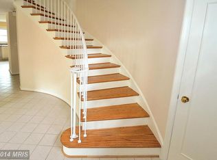 5942 Seabright Rd, Springfield, VA 22152