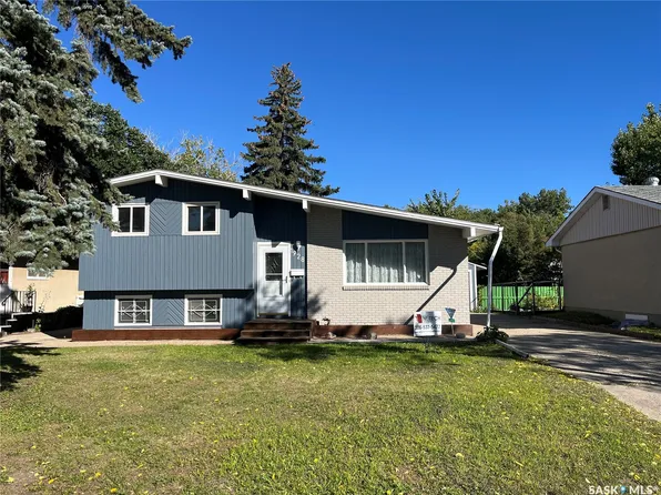 1928 DEWDNEY Avenue E #EAST, Regina, SK S4N 4C8