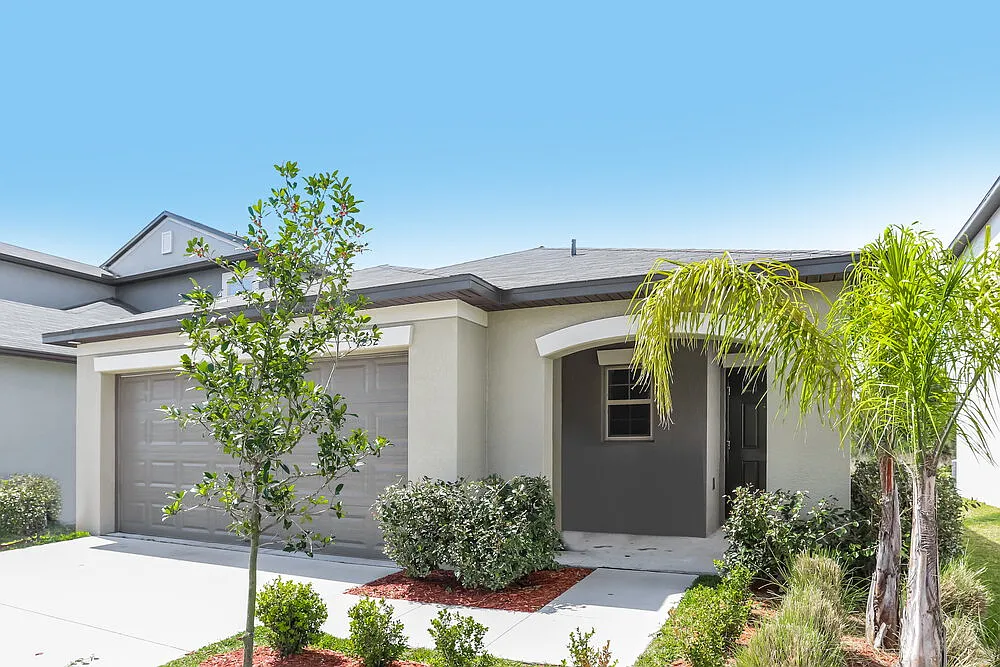 3 bed, 2.0 bath, 1451 sqft, $1,970 — Photo 1