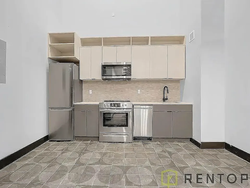 475 Grand St #3C